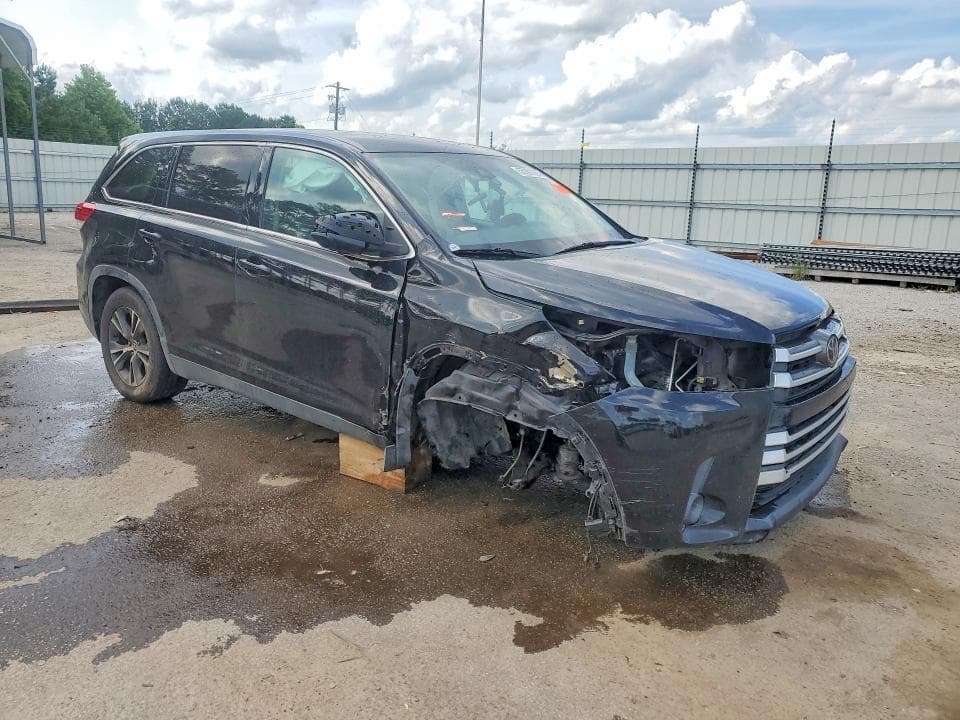 2019 TOYOTA HIGHLANDER LE 4