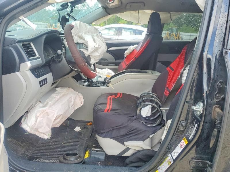 2019 TOYOTA HIGHLANDER LE 7