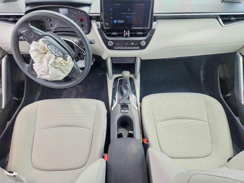 2025 TOYOTA COROLLA CROSS L 8