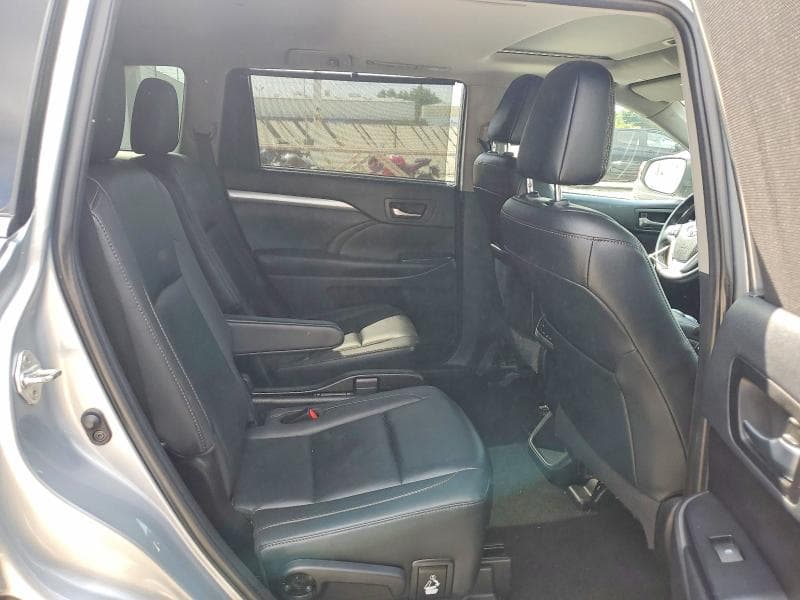 2019 TOYOTA HIGHLANDER XLE 11