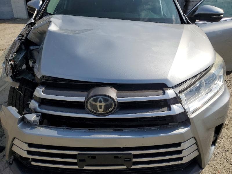 2019 TOYOTA HIGHLANDER XLE 12