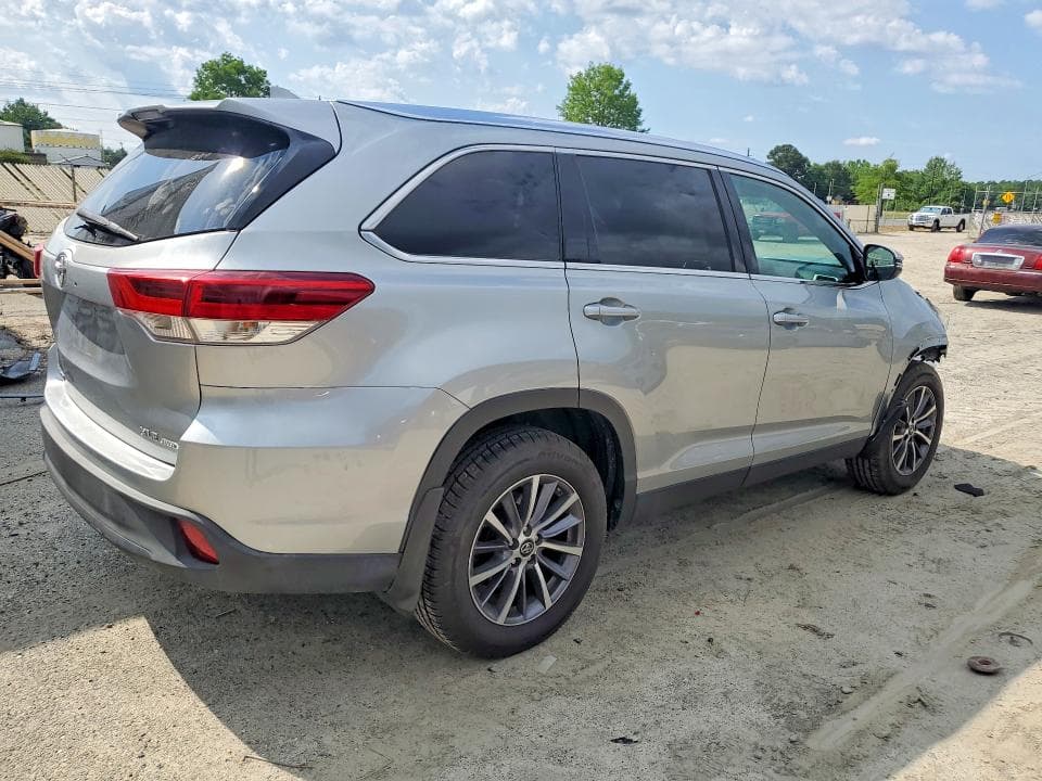 2019 TOYOTA HIGHLANDER XLE 3