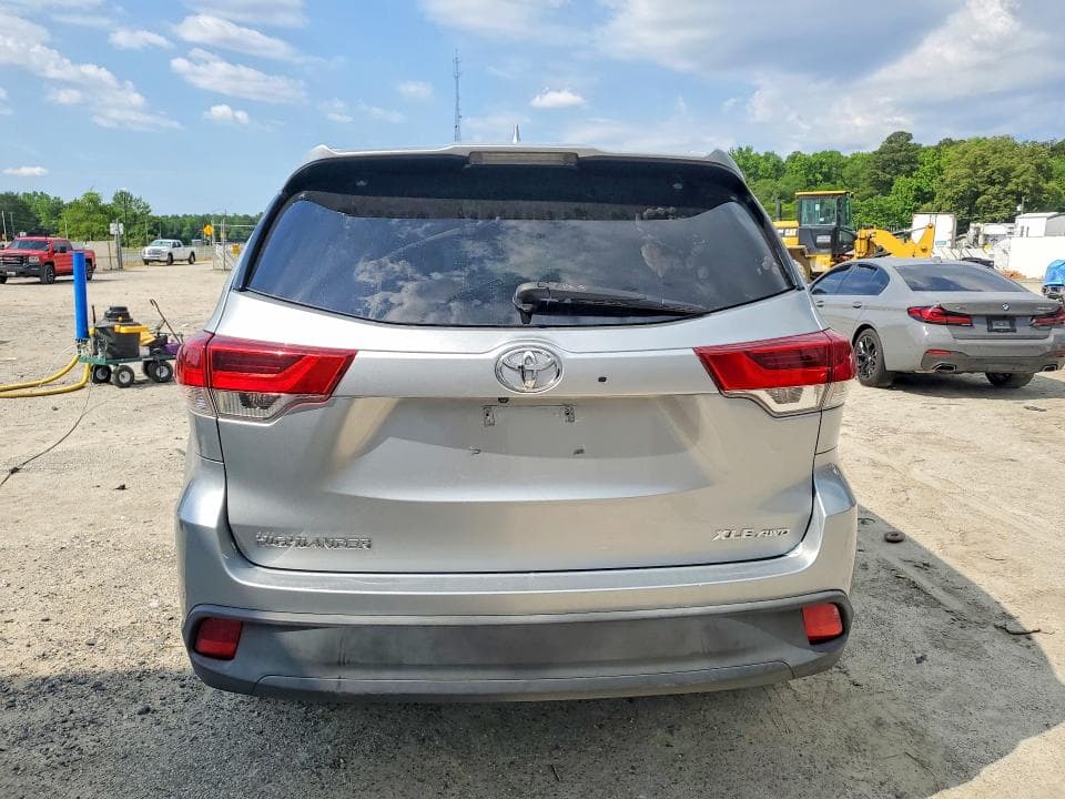 2019 TOYOTA HIGHLANDER XLE 6