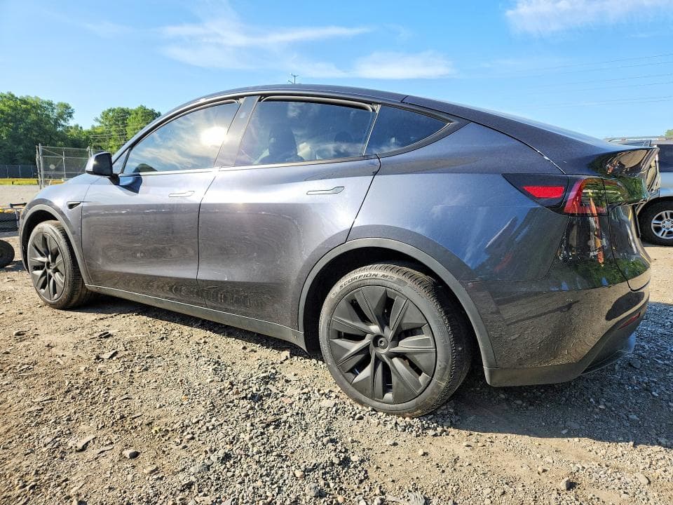 2024 TESLA MODEL Y 2