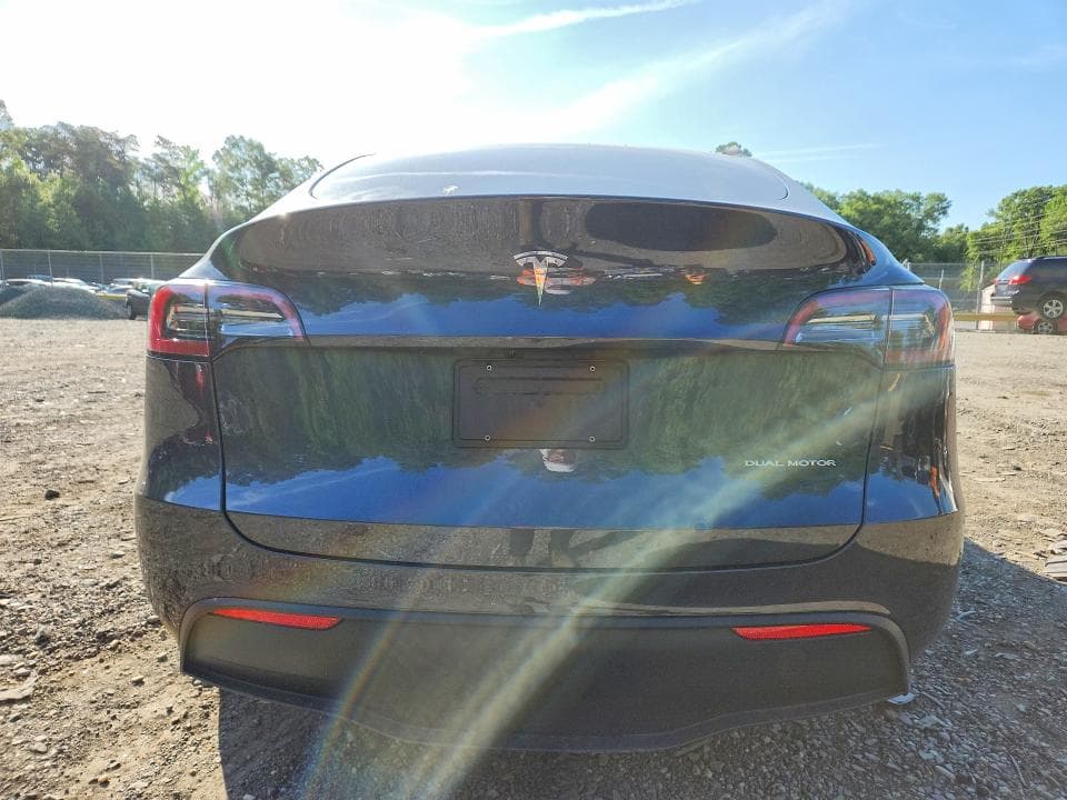 2024 TESLA MODEL Y 6