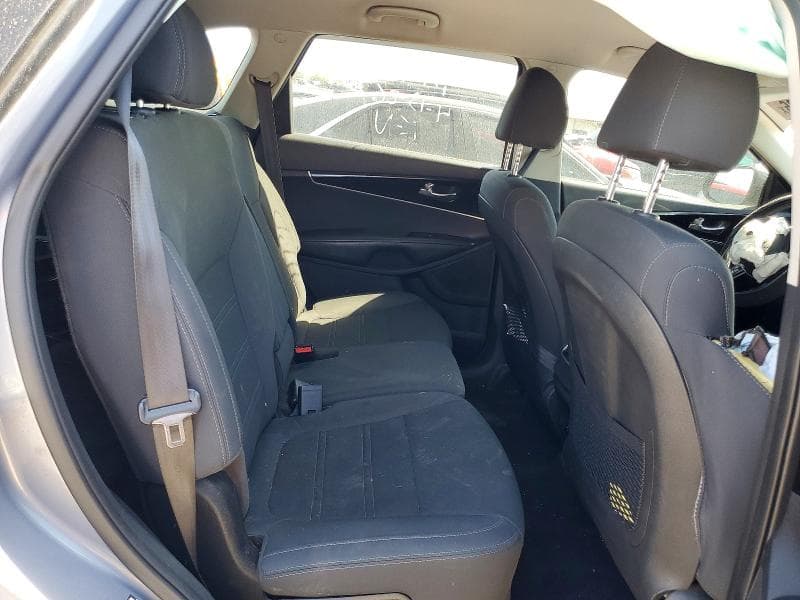 2020 KIA SORENTO S 11