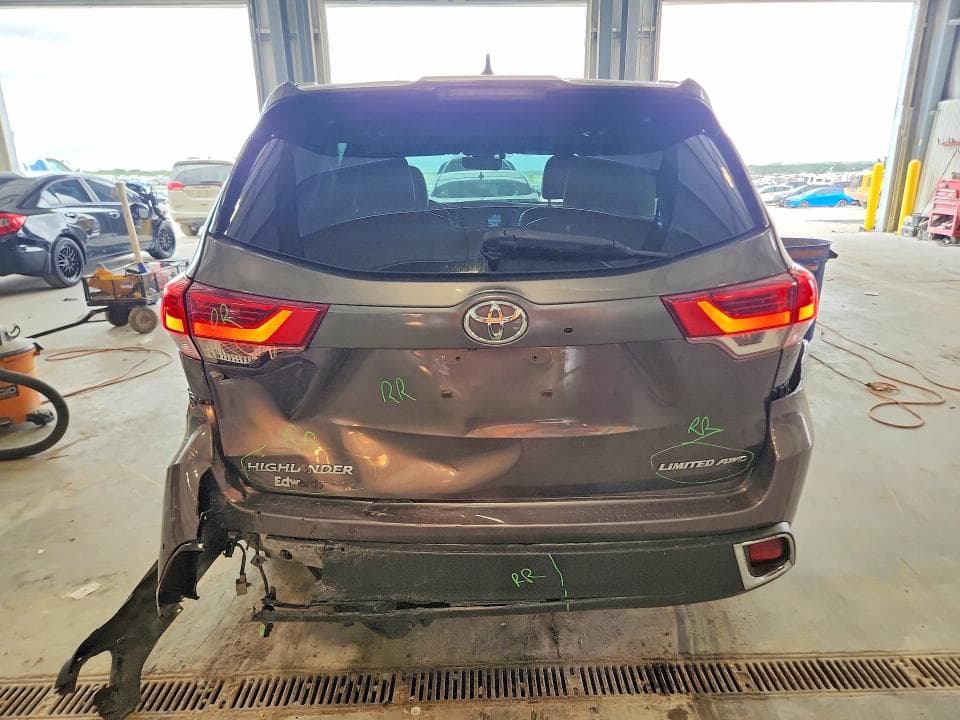 2019 TOYOTA HIGHLANDER LIMITED PLATINUM LIMITED PLATINUM 6