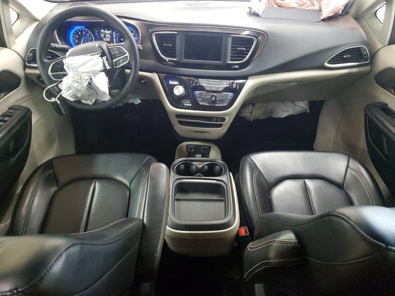 2020 CHRYSLER VOYAGER LXI 8