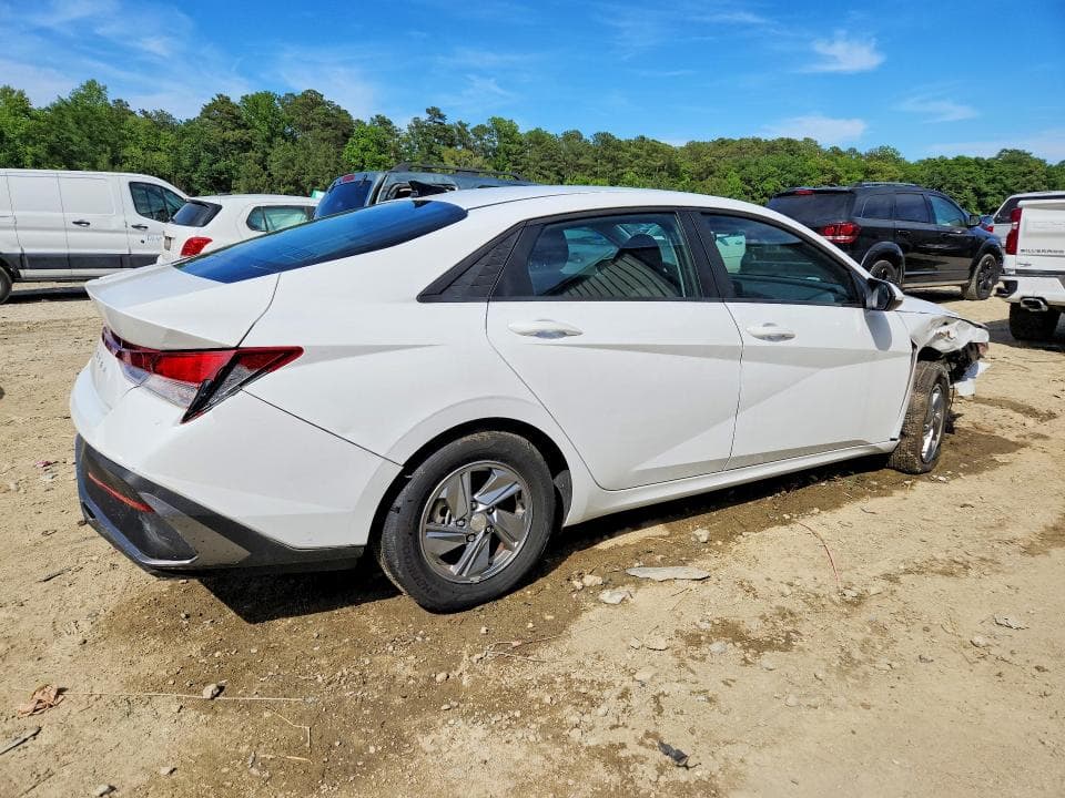 2024 HYUNDAI ELANTRA SE SE 3