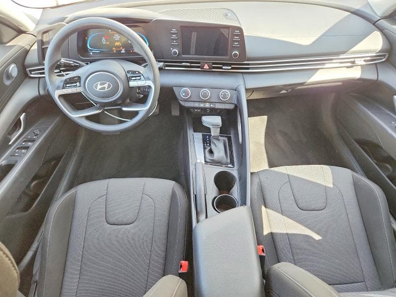 2024 HYUNDAI ELANTRA SE SE 8