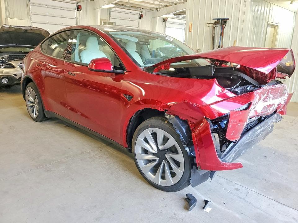 2026 TESLA MODEL Y 4