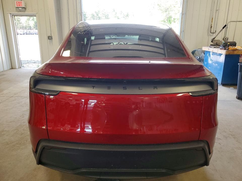2026 TESLA MODEL Y 6