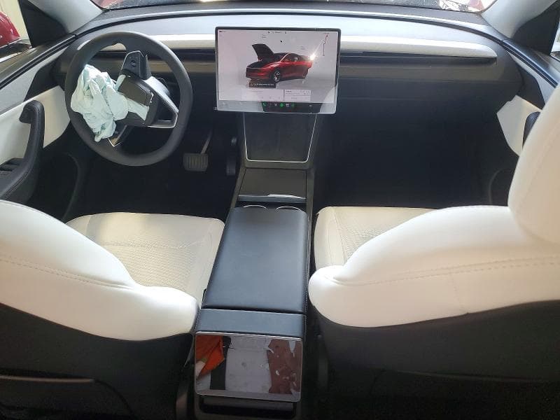 2026 TESLA MODEL Y 8