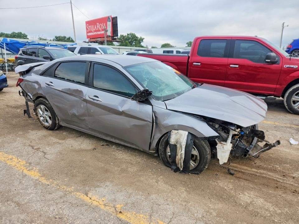 2023 HYUNDAI ELANTRA SE 4