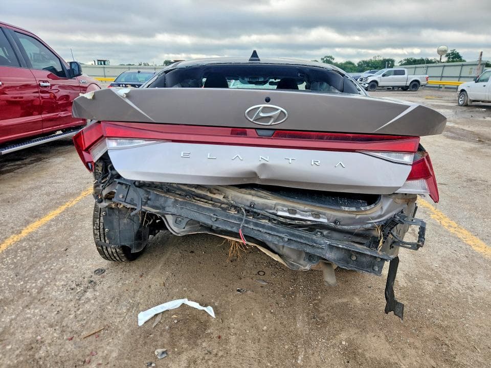 2023 HYUNDAI ELANTRA SE 6