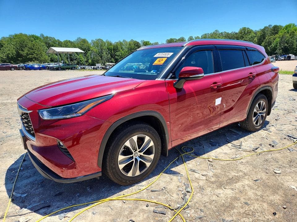 2021 TOYOTA HIGHLANDER XLE - 1