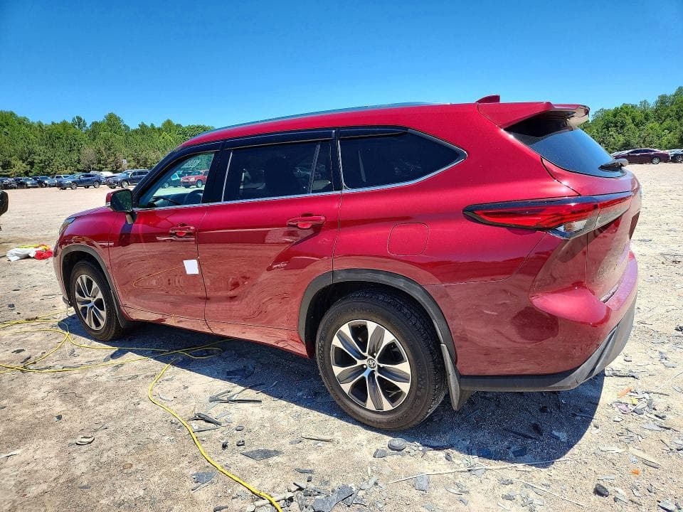 2021 TOYOTA HIGHLANDER XLE 2