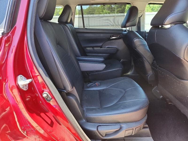 2021 TOYOTA HIGHLANDER XLE 11