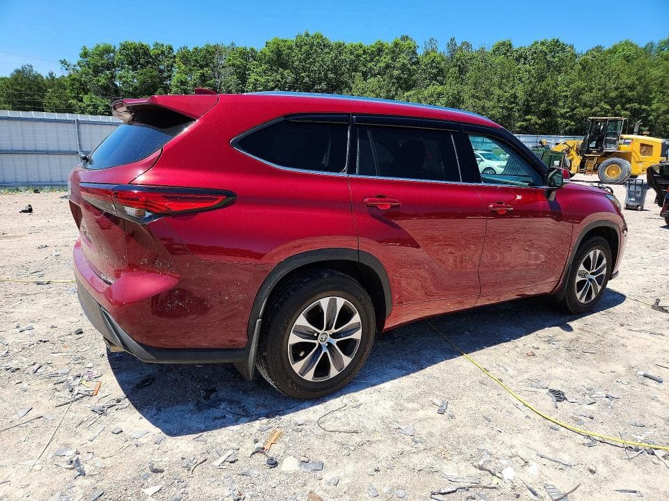 2021 TOYOTA HIGHLANDER XLE 3