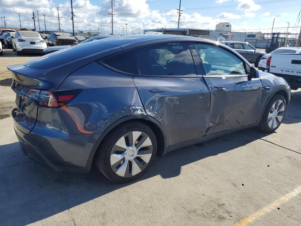 2023 TESLA MODEL Y 4