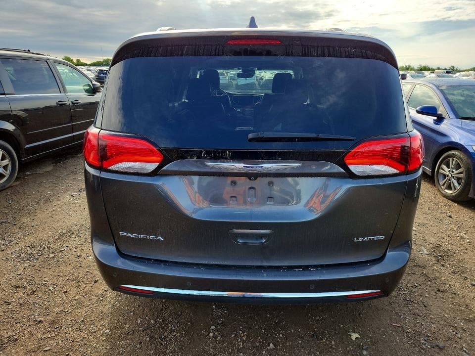 2018 CHRYSLER PACIFICA LIMITED 6
