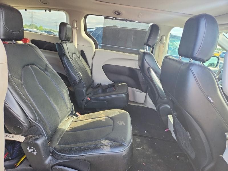 2018 CHRYSLER PACIFICA LIMITED 10