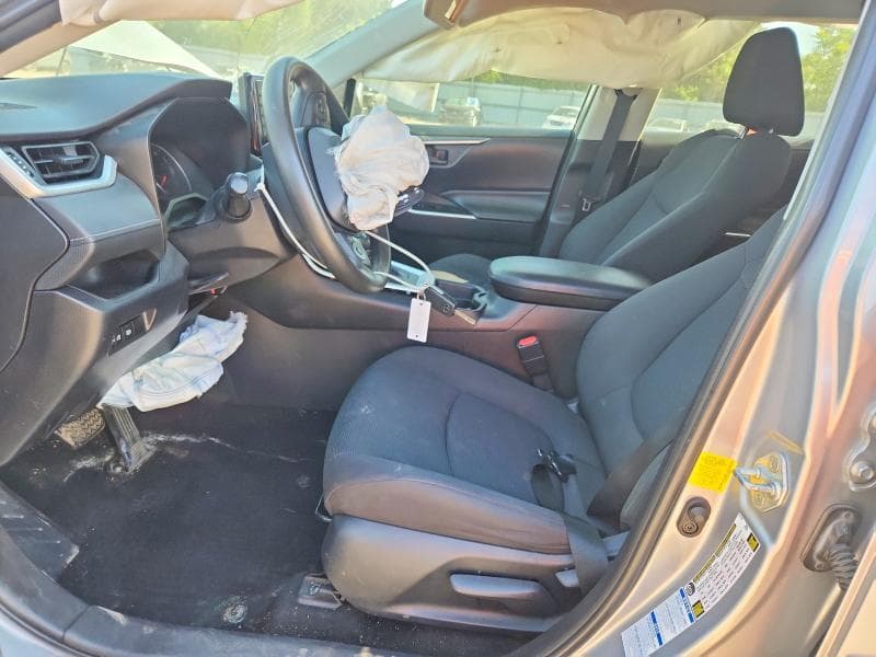 2019 TOYOTA RAV4 LE 7