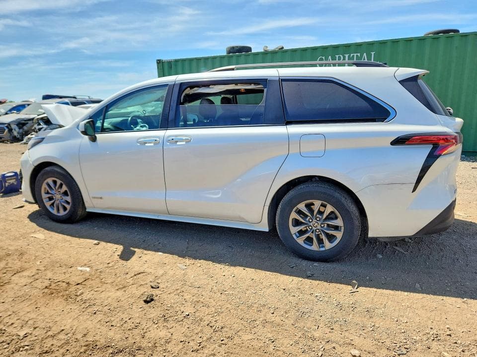 2021 TOYOTA SIENNA XLE XLE 2