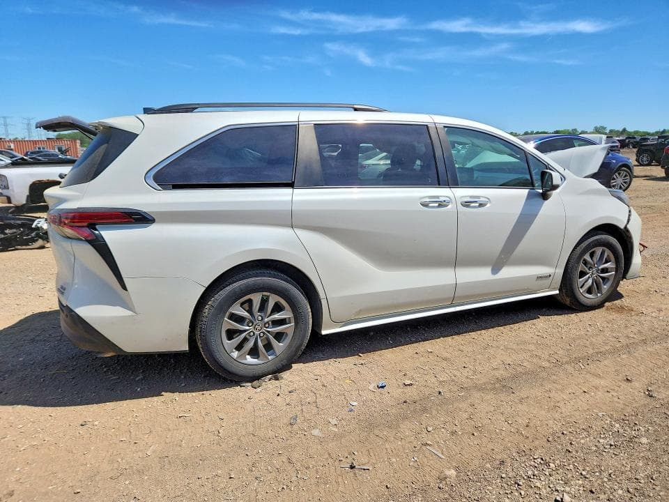 2021 TOYOTA SIENNA XLE XLE 3