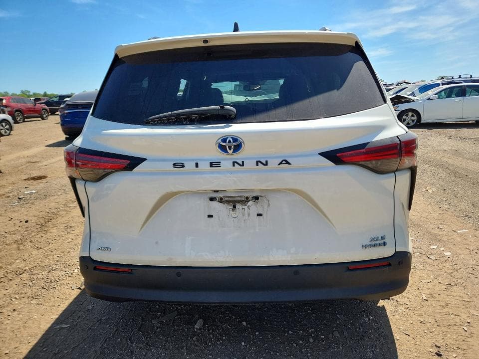 2021 TOYOTA SIENNA XLE XLE 6