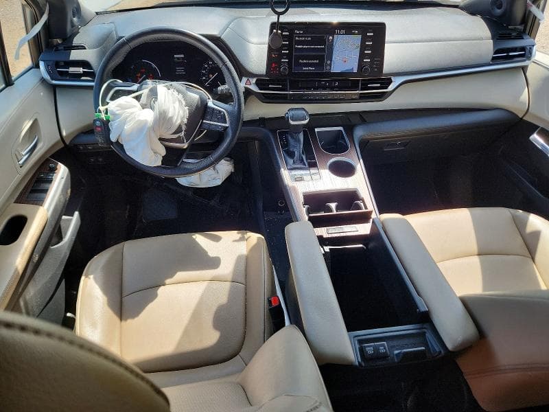 2021 TOYOTA SIENNA XLE XLE 8