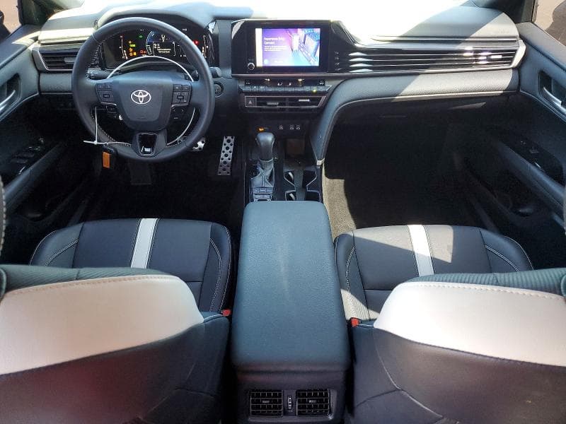 2025 TOYOTA CAMRY SE 8