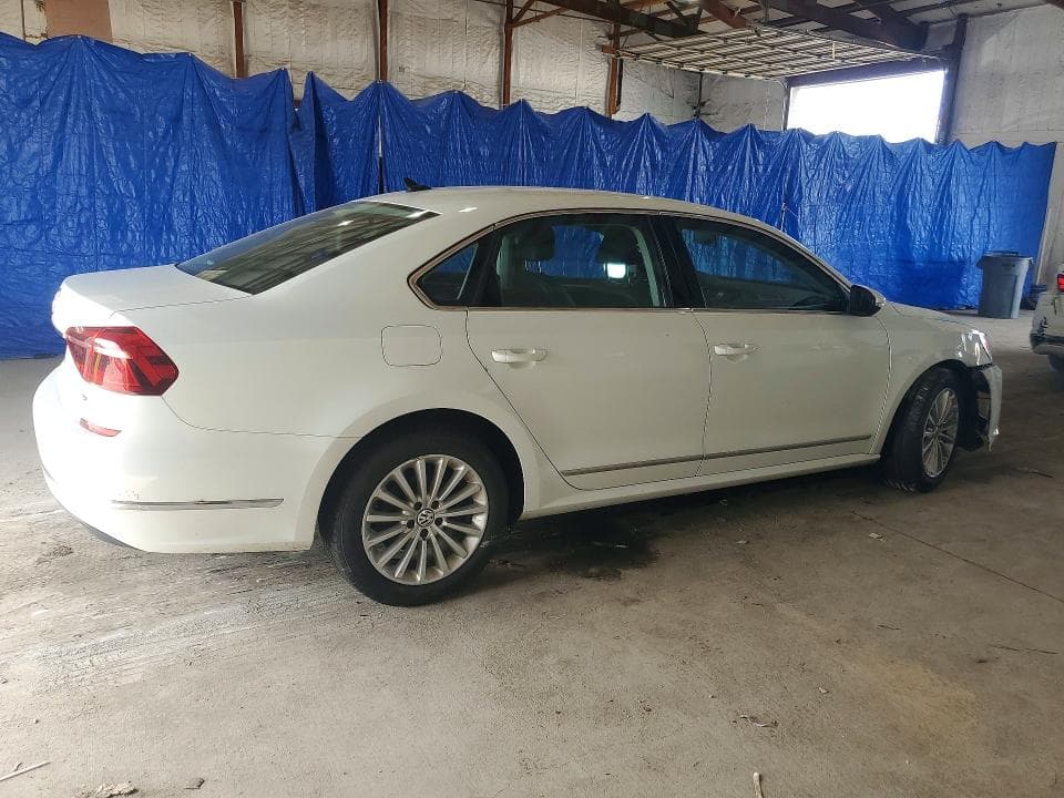2017 VOLKSWAGEN PASSAT SE 3