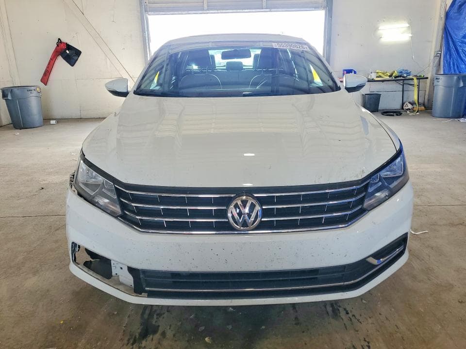 2017 VOLKSWAGEN PASSAT SE 5