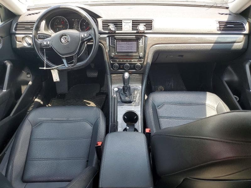 2017 VOLKSWAGEN PASSAT SE 8