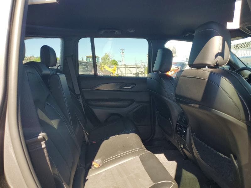 2024 JEEP GRAND CHEROKEE LAREDO 11