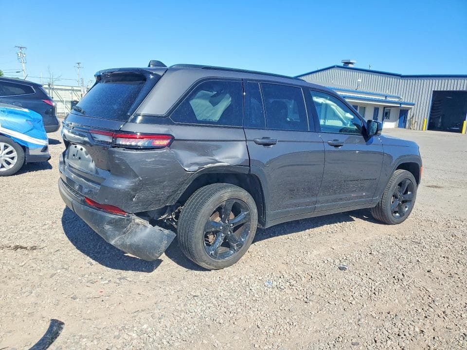 2024 JEEP GRAND CHEROKEE LAREDO 3