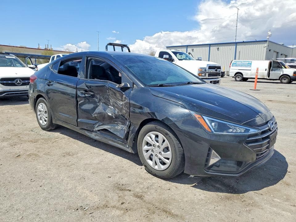 2020 HYUNDAI ELANTRA SE 4