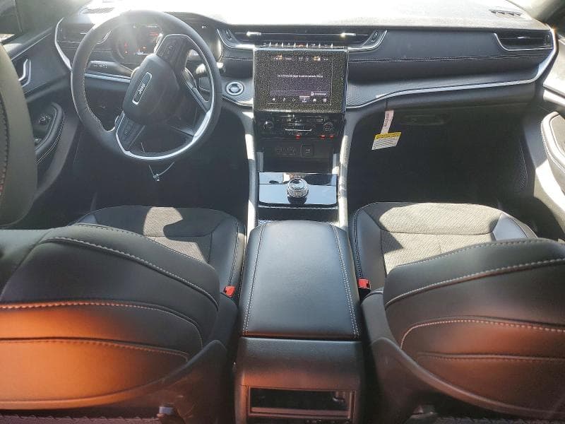 2025 JEEP GRAND CHEROKEE LAREDO 8