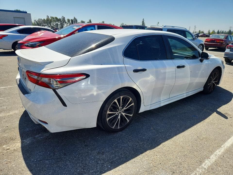 2018 TOYOTA CAMRY SE 3