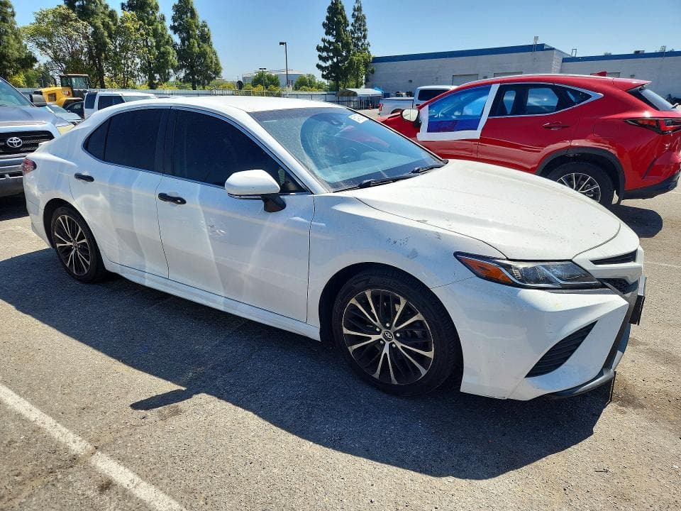 2018 TOYOTA CAMRY SE 4