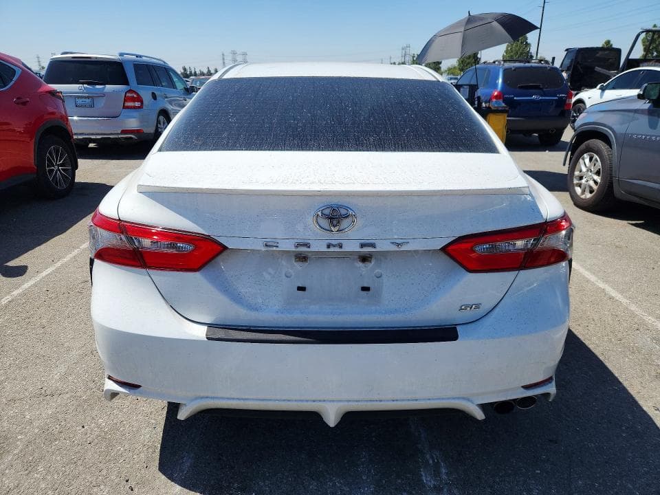 2018 TOYOTA CAMRY SE 6