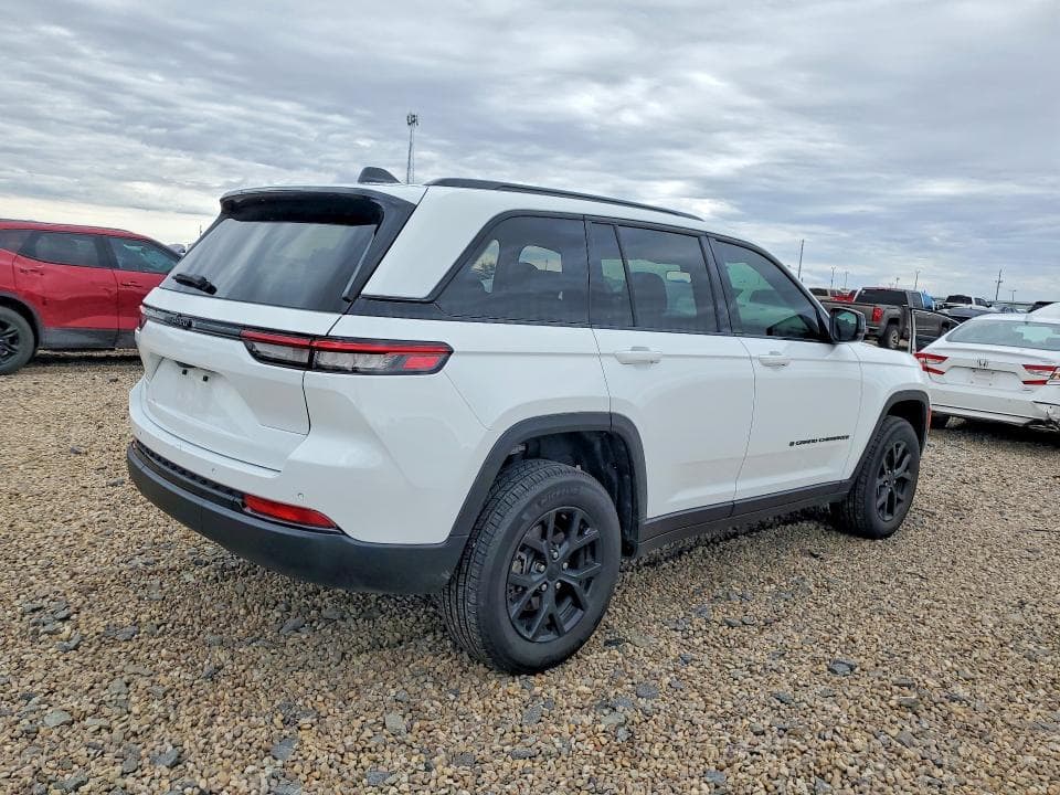 2025 JEEP GRAND CHEROKEE LAREDO 3