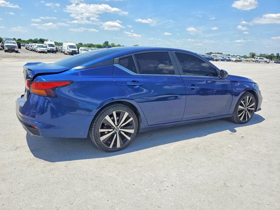 2022 NISSAN ALTIMA SR 3