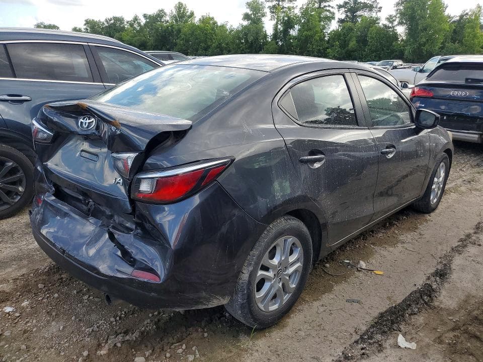 2017 TOYOTA YARIS IA BASE 3