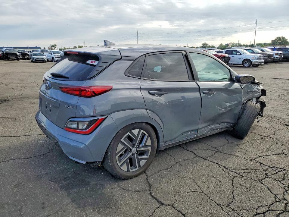 2023 HYUNDAI KONA SE 3