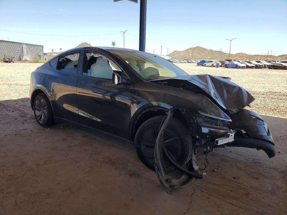 2026 TESLA MODEL Y 4
