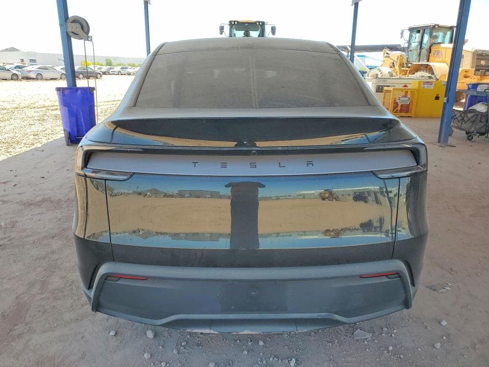 2026 TESLA MODEL Y 6