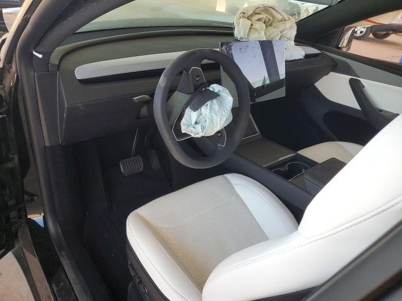 2026 TESLA MODEL Y 8