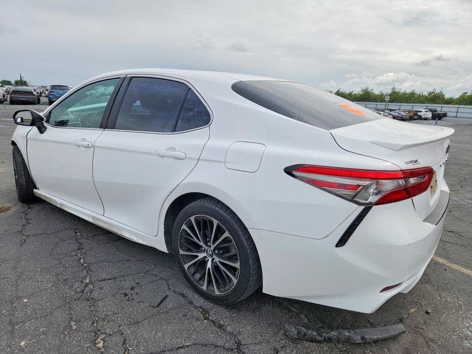 2018 TOYOTA CAMRY SE 2